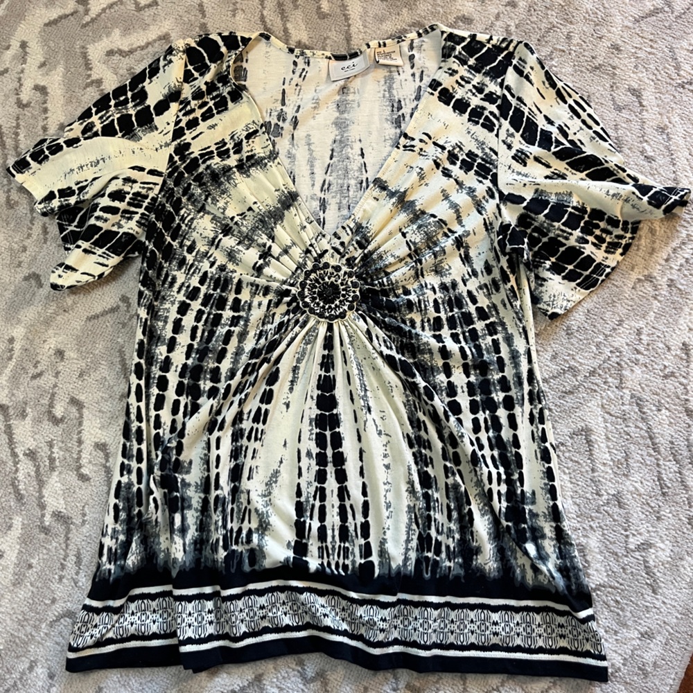 Eci New York Women's Black and White Patterned Top Large
